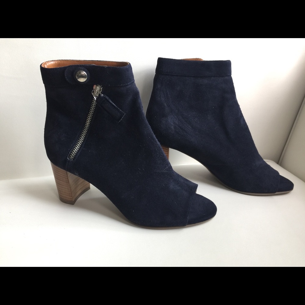 Aquatalia navy booties